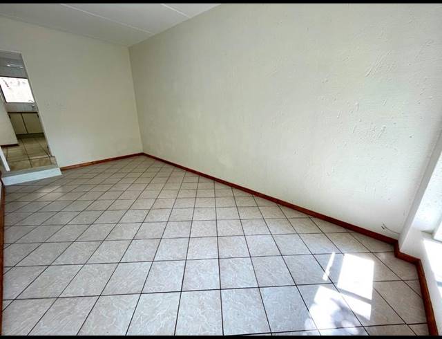 4 BEDROOM TOWNHOUSE FOR SALE IN KENMARE